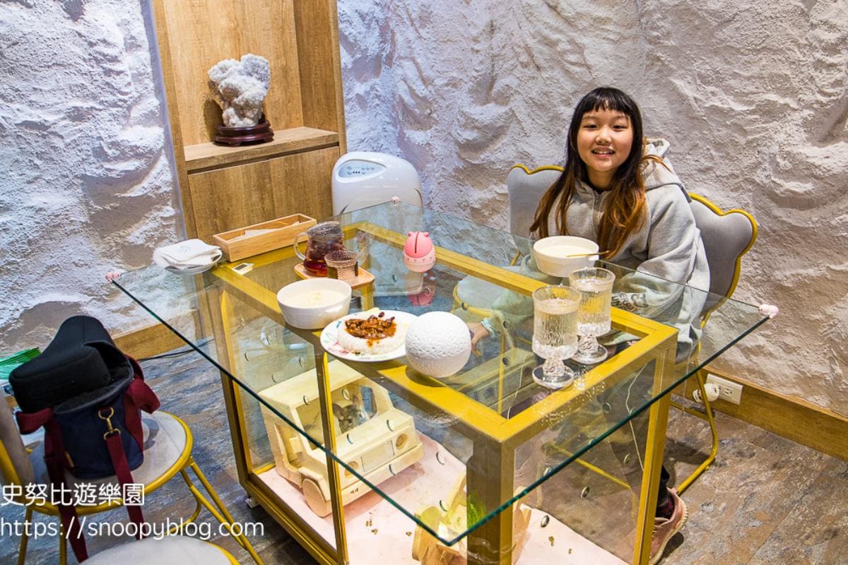 超萌「龍貓」陪吃飯！全台唯一「絨鼠餐廳」夯到秒殺，近距離抱抱可愛到融化