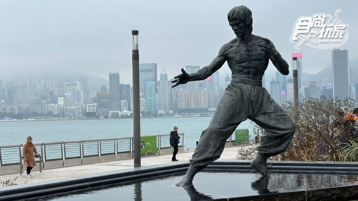 還能與２公尺的李小龍銅像合照。