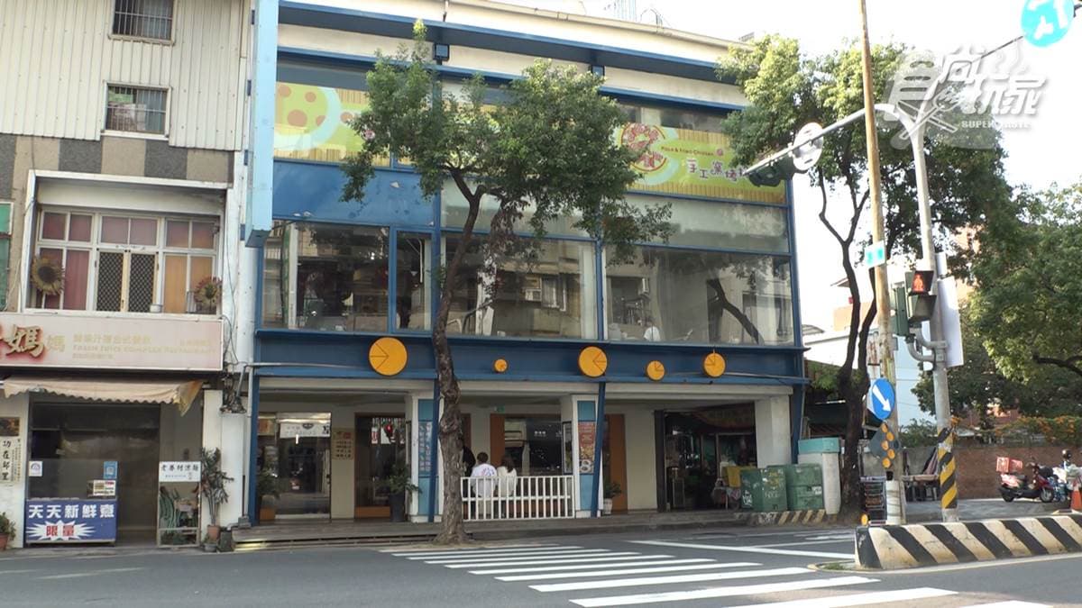 店家位在台南市東區的長榮路上。
