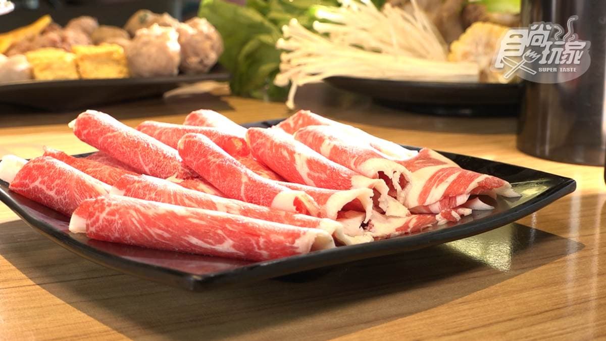 店內有提供多款肉品供客人選擇。