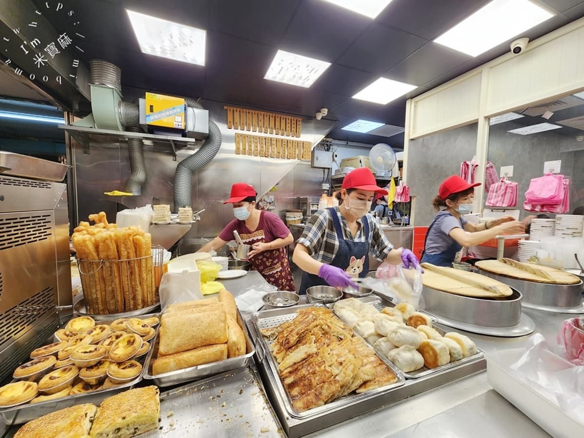 被豆漿耽誤的蛋撻店!1顆40元排到凌晨也要吃,還有牽絲起司蛋餅、小籠包 被豆漿耽誤的蛋撻店!1顆40元排到凌晨也要吃,還有牽絲起司蛋餅、小籠包