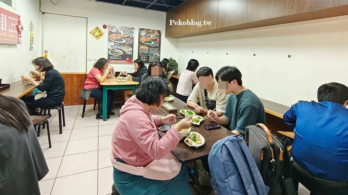 小小店面座位不多，午餐時段常常一位難求。（圖片來源：PEKOのSimpleLife）