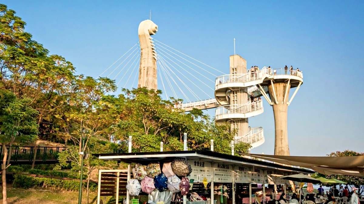 購票入口處前方設有小型市集區，販售許多在地美食、伴手禮。（圖片來源：愛伯特吃喝玩樂全記錄）