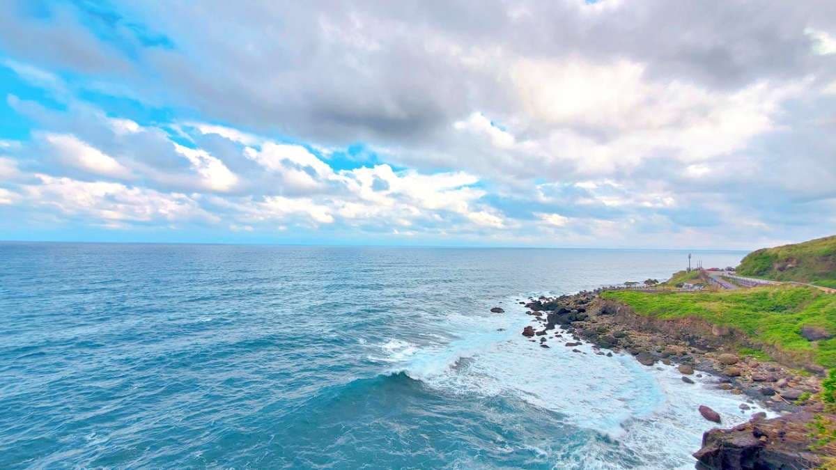 站在天空步道看海好療癒。（圖片來源：晨晨喬喬玩樂日記）