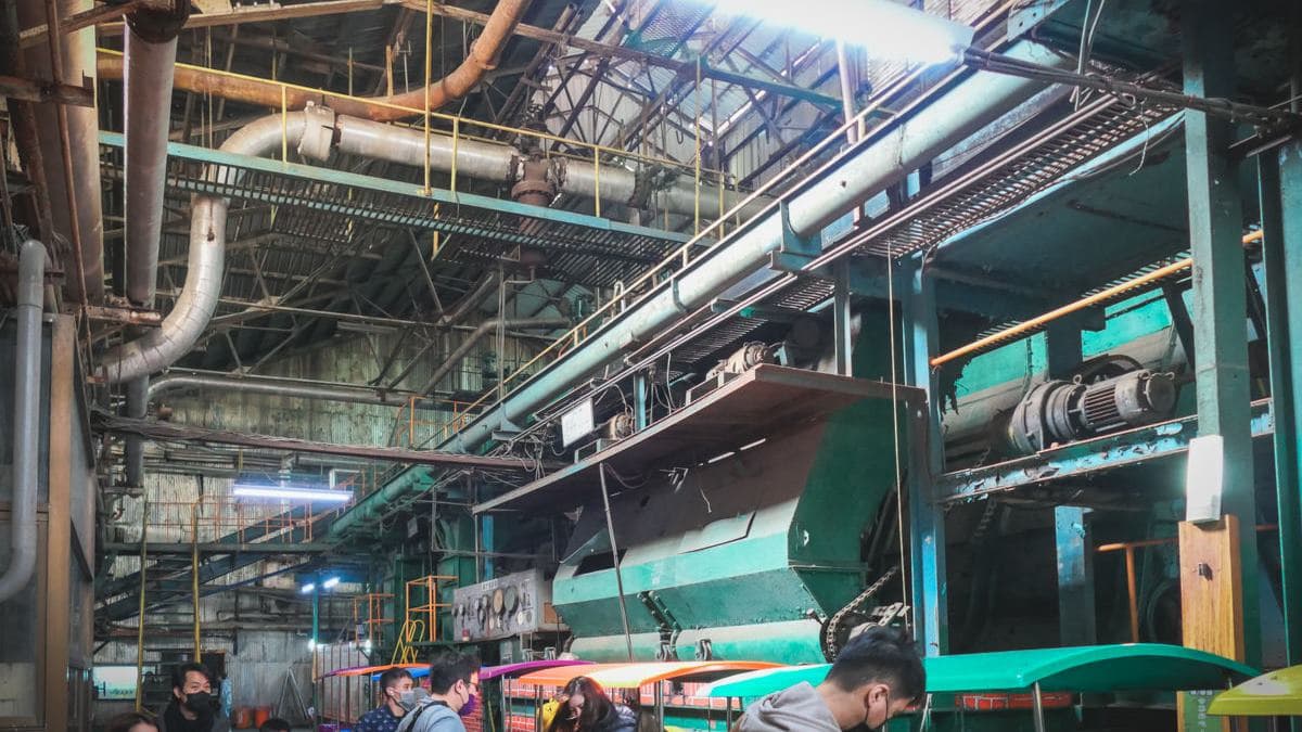 糖廠雖已停止製糖，但龐大的機組都完整保留，近看還是很壯觀。（圖片來源：小咪ma．吃喝玩樂趣）
