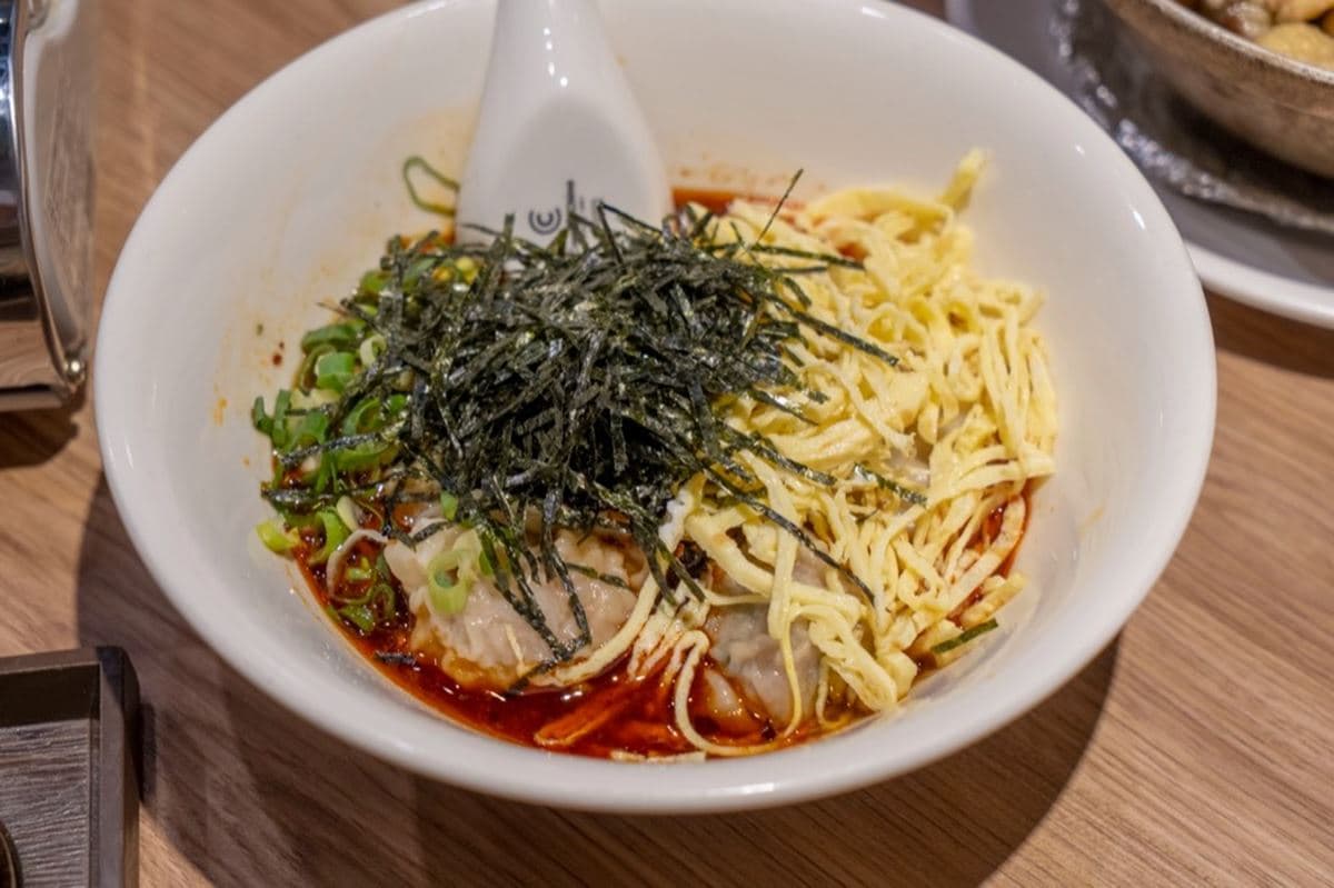 傳承三代「正宗酸菜白肉鍋」超有料!海鮮+雞湯精華鮮美酸香,必點爆汁湯包 傳承三代「正宗酸菜白肉鍋」超有料!海鮮+雞湯精華鮮美酸香,必點爆汁湯包