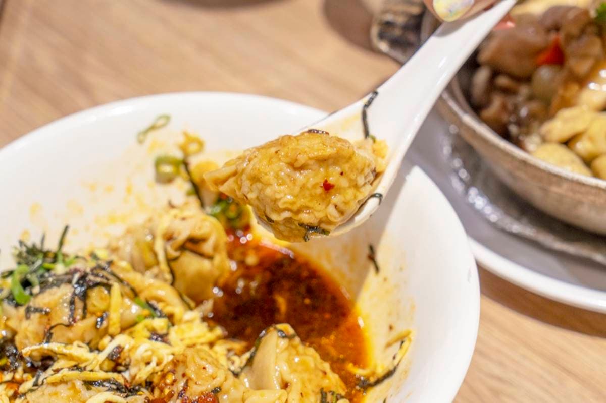 傳承三代「正宗酸菜白肉鍋」超有料!海鮮+雞湯精華鮮美酸香,必點爆汁湯包 傳承三代「正宗酸菜白肉鍋」超有料!海鮮+雞湯精華鮮美酸香,必點爆汁湯包