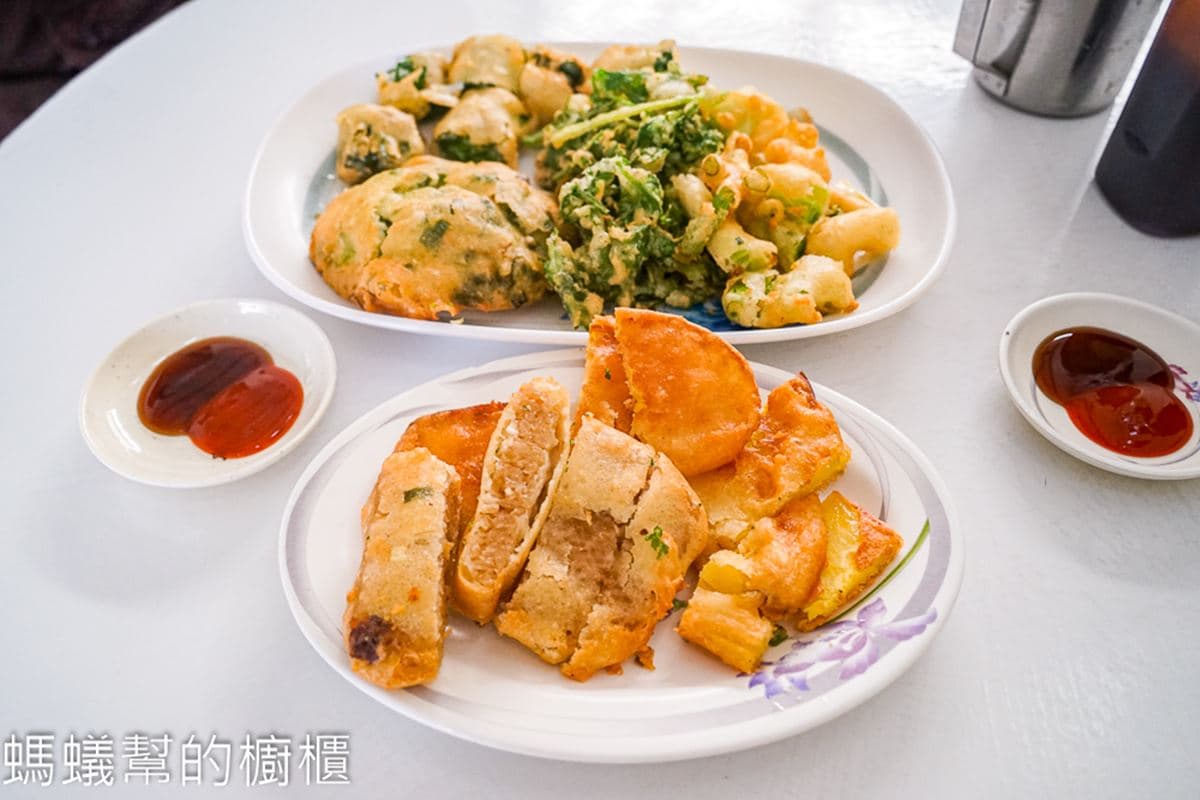 超狂「炸香菜」一吃會上癮？廟旁隱藏版佛系炸物，「爆汁炸蔥排」在地激推必點