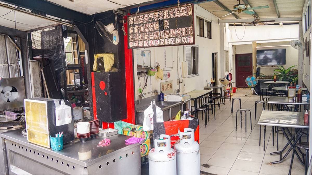 店址位在竹山靈德城隍廟旁邊，走路不到１分鐘。（圖片來源：螞蟻幫的櫥櫃）