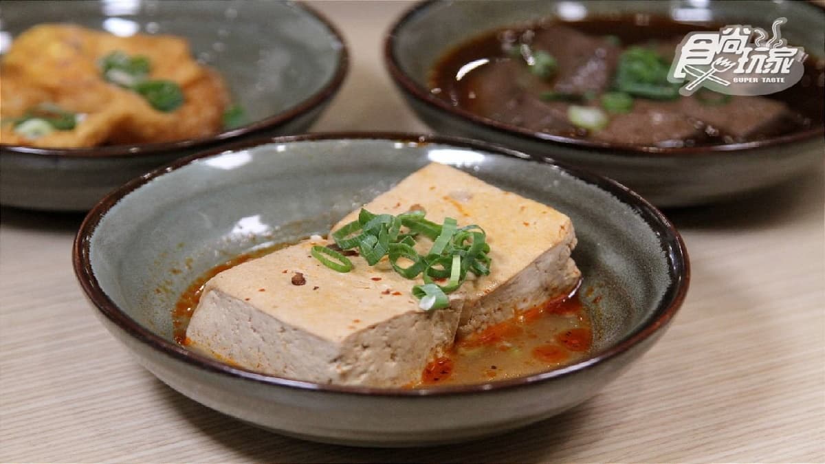 麻辣深坑臭豆腐為人氣配菜。