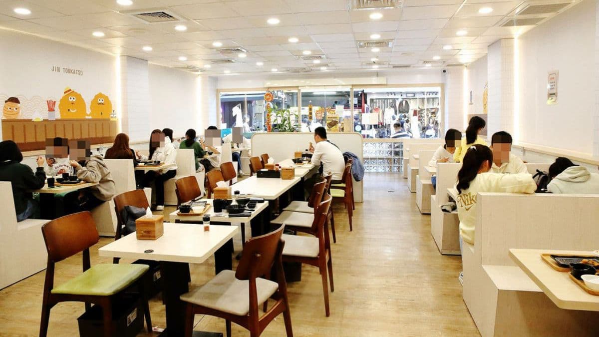 店內座位數不少，用餐需要先抽號碼牌。（圖片來源：翰寶寶與小珊珊的旅遊美食生活手札）