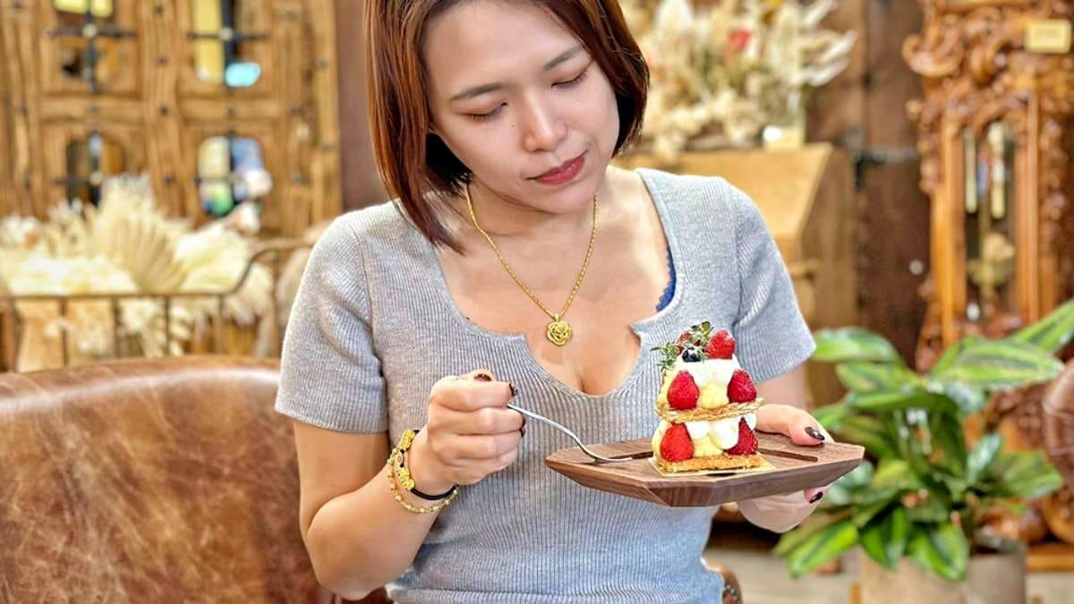 現在正逢草莓季，首推酸甜草莓千層。（圖片來源：Ann‧榜哥‧生活事務所）