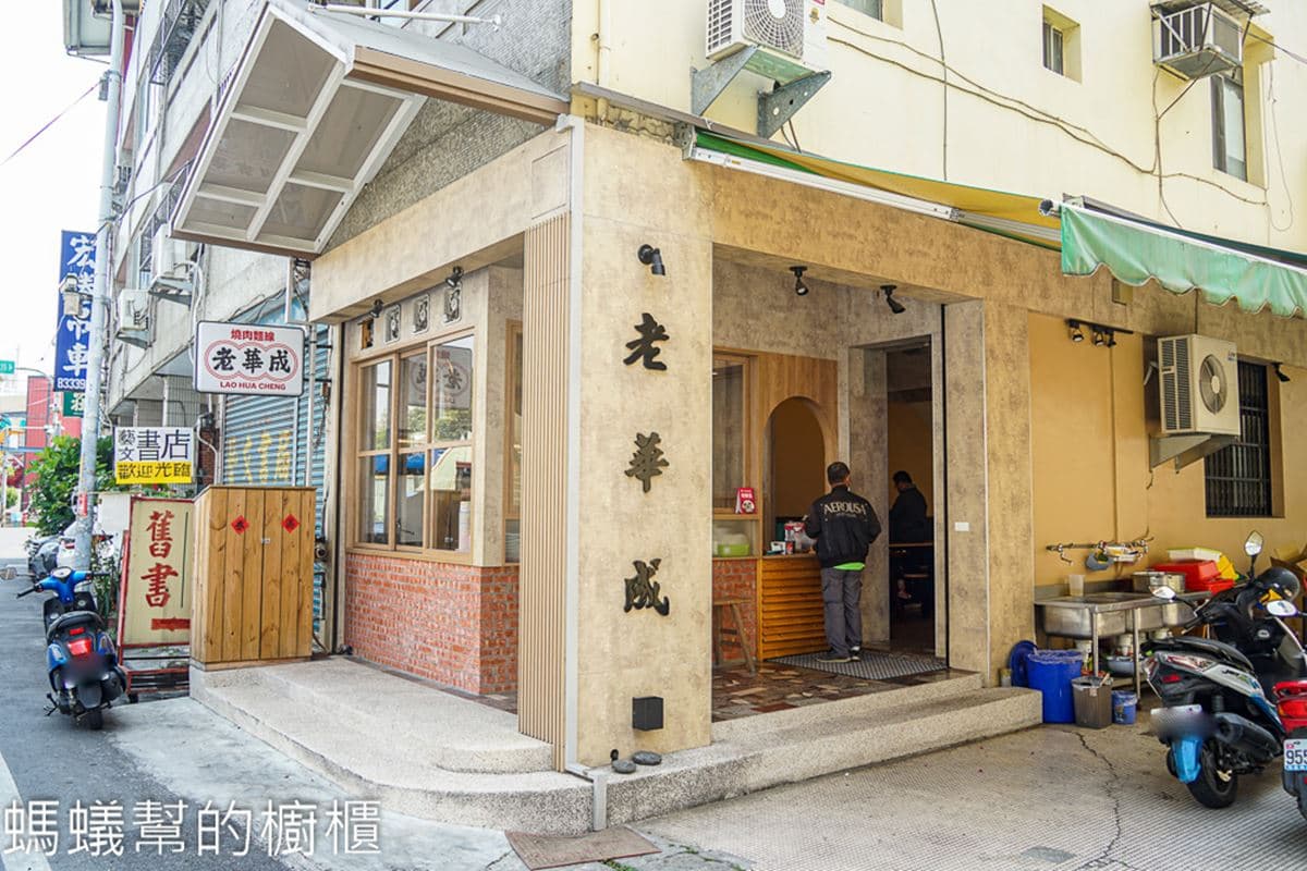 酥香燒肉+大腸太犯規!「碗公黃金麵線」給料不手軟,海味章魚、小卷也要吃 酥香燒肉+大腸太犯規!「碗公黃金麵線」給料不手軟,海味章魚、小卷也要吃