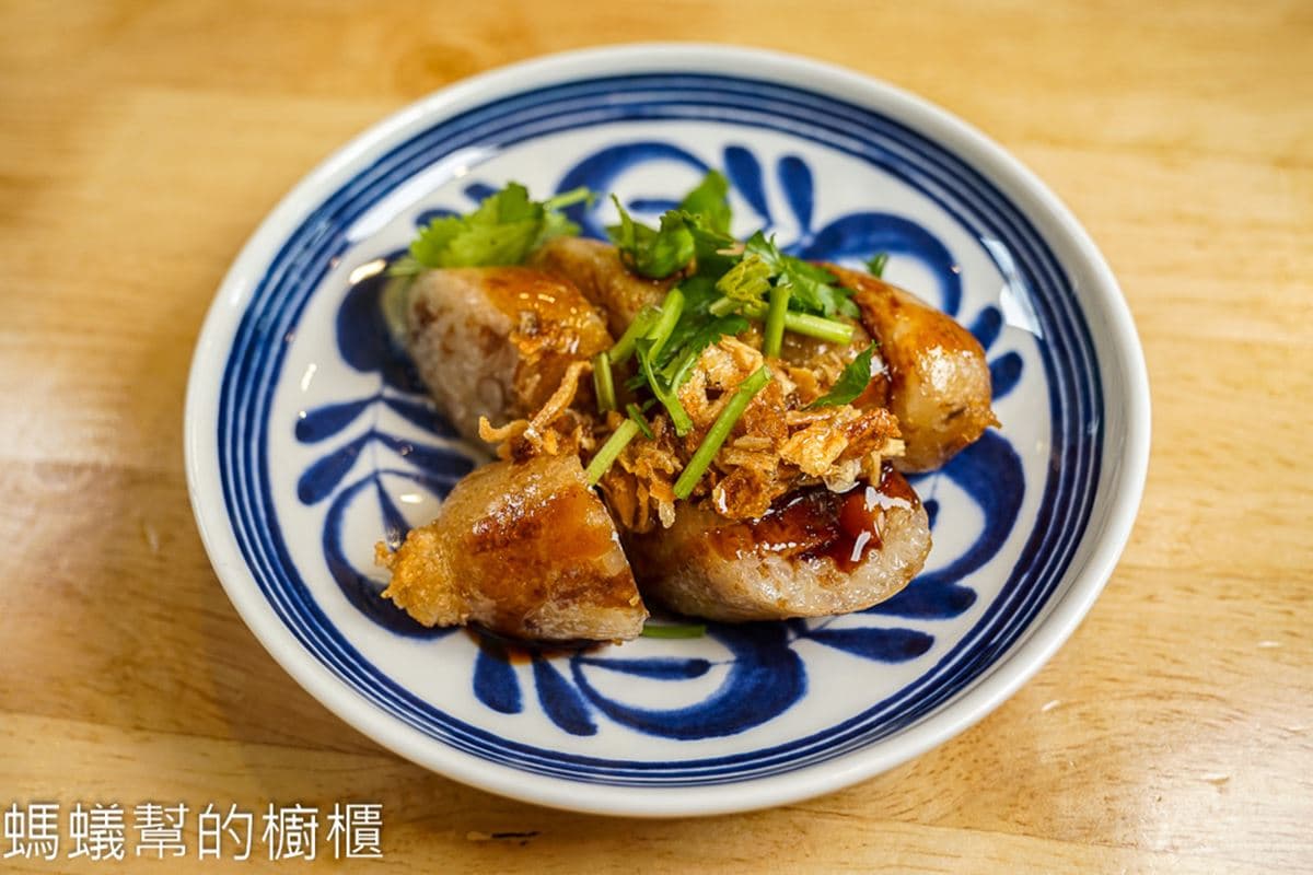 酥香燒肉+大腸太犯規!「碗公黃金麵線」給料不手軟,海味章魚、小卷也要吃 酥香燒肉+大腸太犯規!「碗公黃金麵線」給料不手軟,海味章魚、小卷也要吃