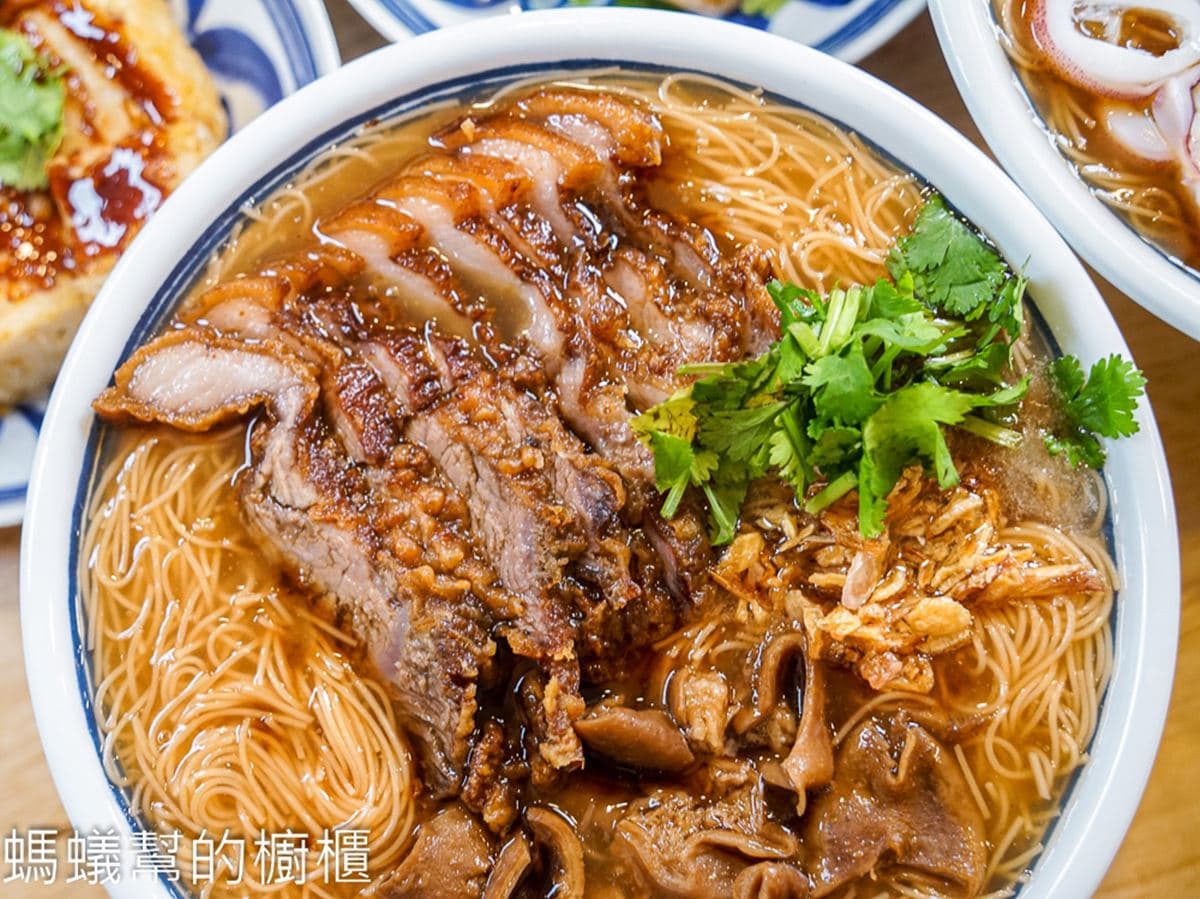 酥香燒肉+大腸太犯規!「碗公黃金麵線」給料不手軟,海味章魚、小卷也要吃 酥香燒肉+大腸太犯規!「碗公黃金麵線」給料不手軟,海味章魚、小卷也要吃