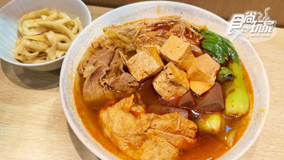 「台北最帥滷味店老闆」在這！激推必點「銷魂腿庫麵」，膠質滿滿、入口即化