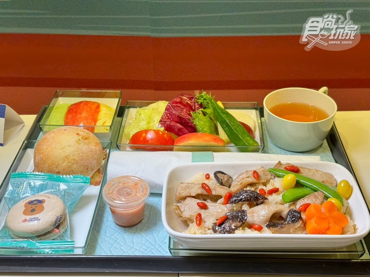 在高空吃米其林台菜!華航聯手美福「米香」端15道飛機餐,這些航線吃得到 在高空吃米其林台菜!華航聯手美福「米香」端15道飛機餐,這些航線吃得到