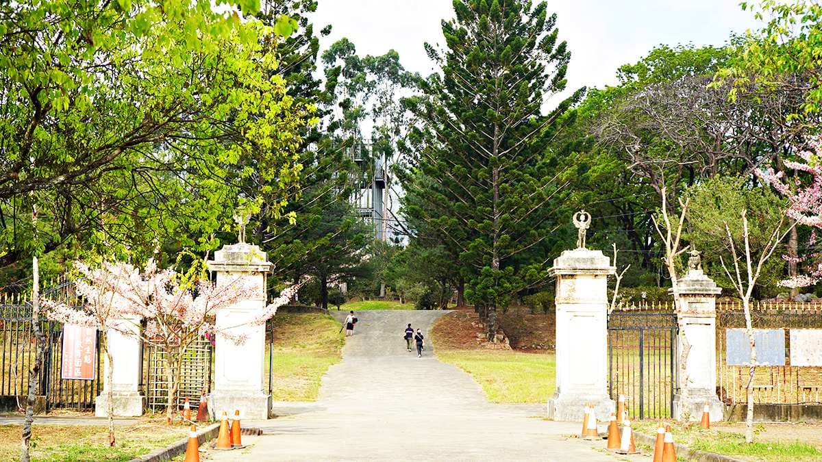 「天臺山維多利亞公園」的入口風格有點像日本新宿御苑。（圖片來源：阿捷的打飯班）