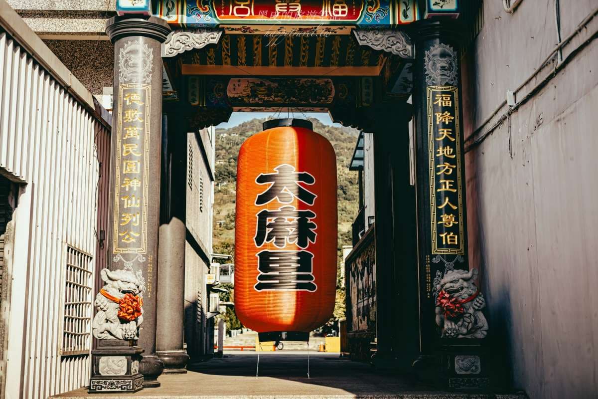 「台版雷門」藏百年土地公廟!2公尺高大紅燈籠高高掛,台東全新打卡點+1 「台版雷門」藏百年土地公廟!2公尺高大紅燈籠高高掛,台東全新打卡點+1