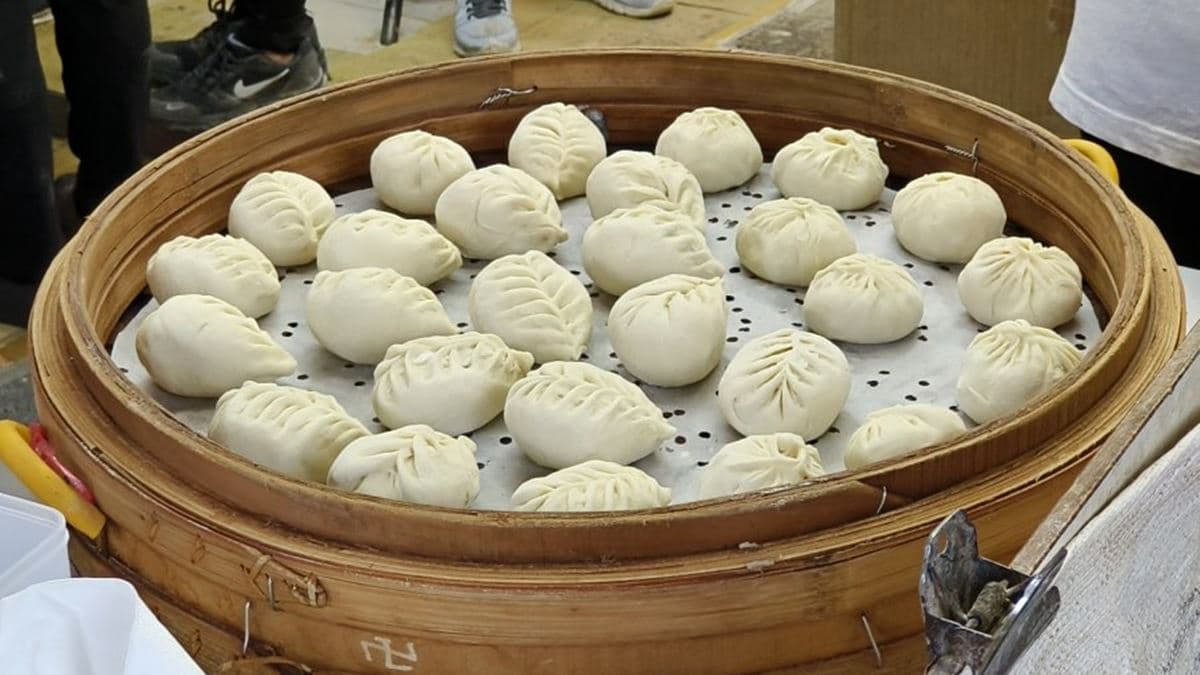 葉子形狀的是紅豆包，也是人氣商品之一，喜愛甜口味的朋友可以試試！（圖片來源：大口老師的走跳學堂!）