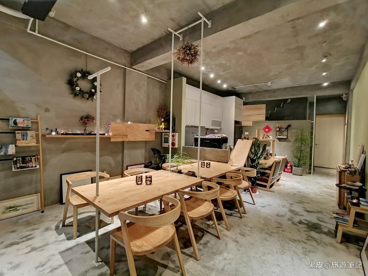 低調到超容易錯過！日月潭「清水模民宿」藏超美浴池，窗景旁泡湯秒飛京都