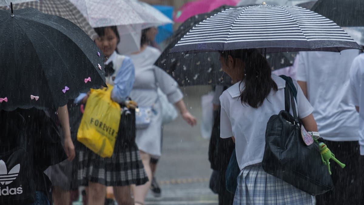 今晚鋒面抵台！雷雨由南往北炸５天，「這天」雨勢最大防強風