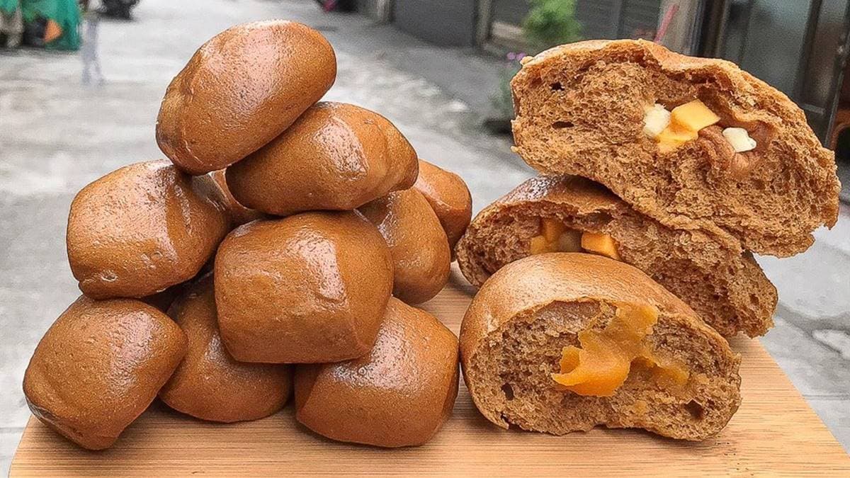 大顆的黑糖饅頭、包子也還有「黑糖乳酪」「黑糖地瓜」等口味。（圖片來源：跟著尼力吃喝玩樂）