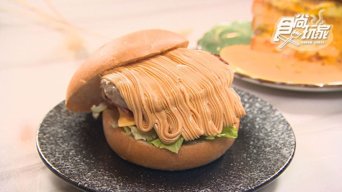「花生醬牛肉培根起司堡」花生醬的流線感很特殊，吸引不少網美朝聖。