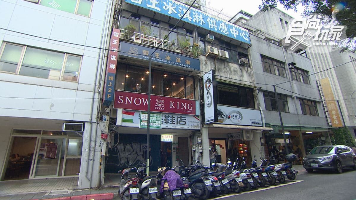 地點位在捷運西門捷運站５號出口附近，就在中山堂廣場旁邊。