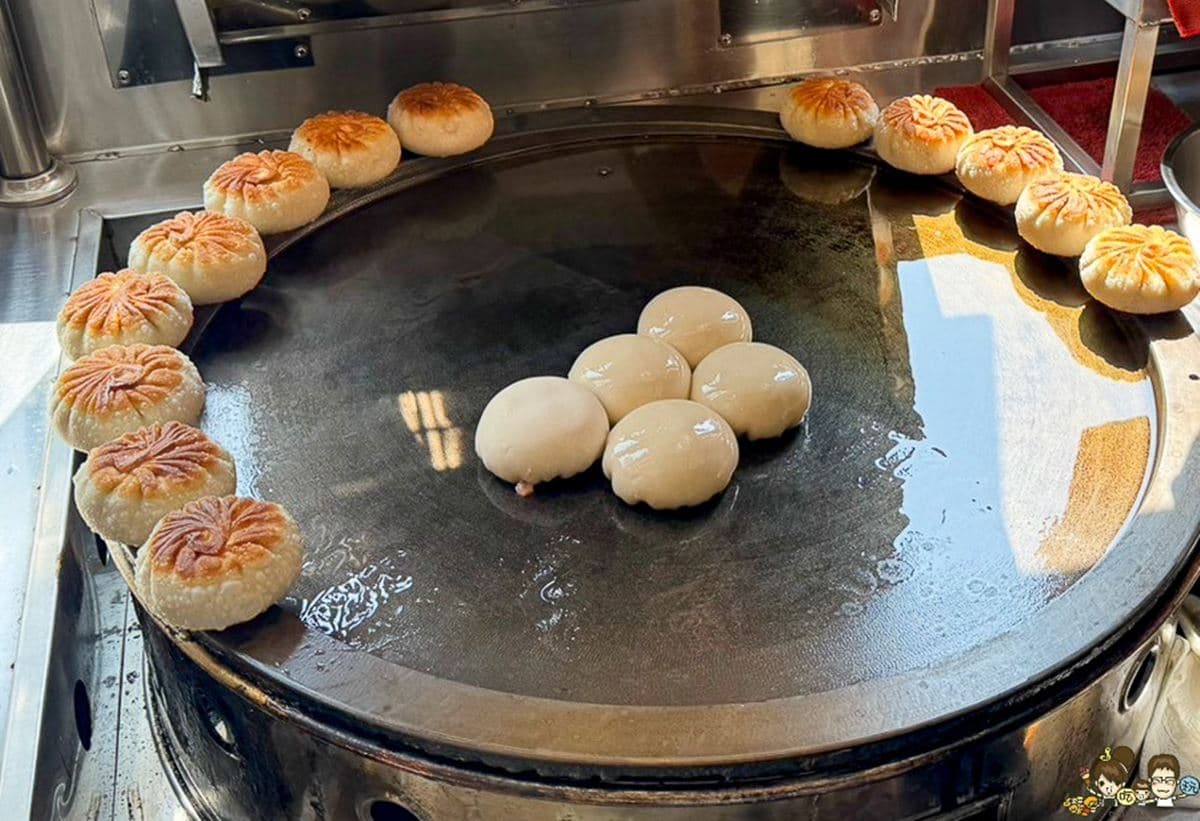 IG超夯高湯瀑布來襲！高雄最狂「爆汁餡餅」是這家，金黃恰恰一咬會噴汁