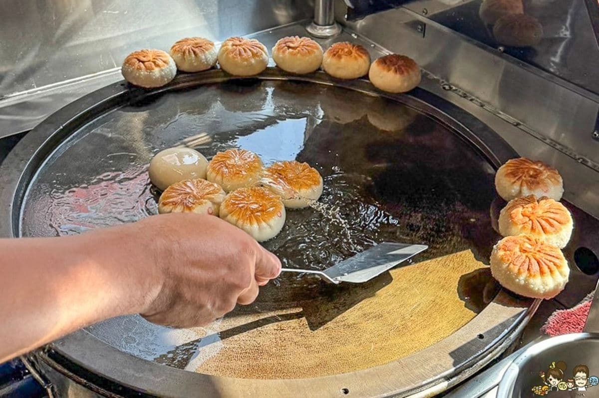 IG超夯高湯瀑布來襲！高雄最狂「爆汁餡餅」是這家，金黃恰恰一咬會噴汁