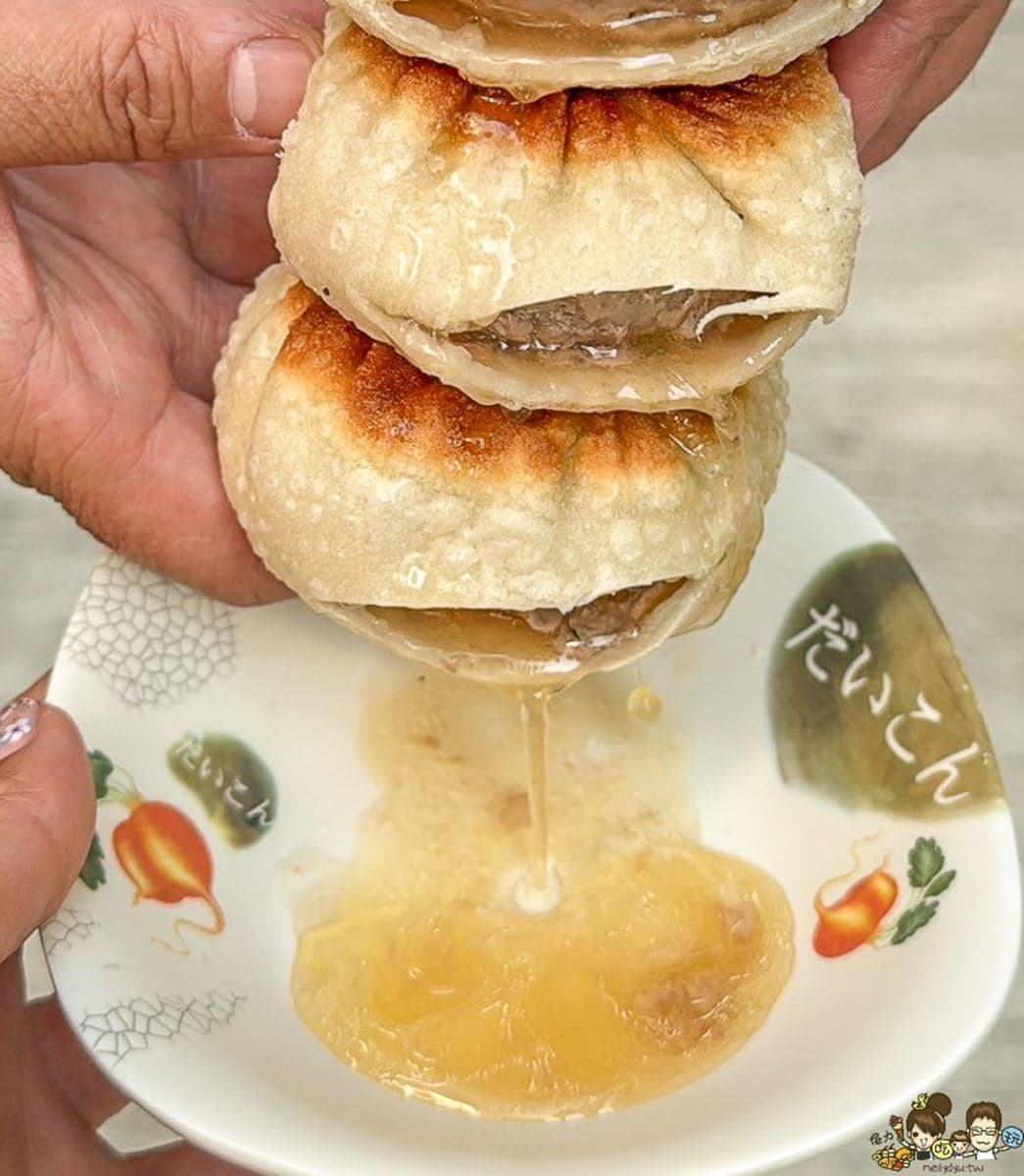 IG超夯高湯瀑布來襲！高雄最狂「爆汁餡餅」是這家，金黃恰恰一咬會噴汁