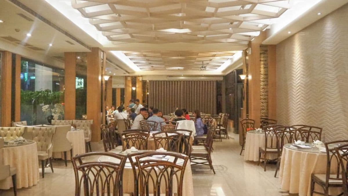 室內裝潢高貴優雅，有提供大型聚餐、喜宴等服務。（圖片來源：跟著尼力吃喝玩樂）