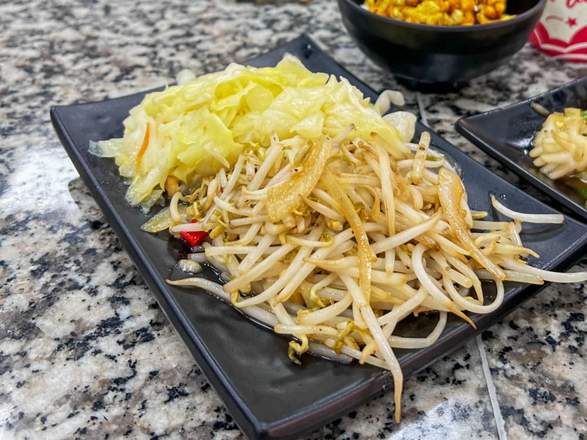 青菜免費續盤！120元起爽吃高CP值鐵板燒，自助吧白飯、爆米花、冰品無限供應