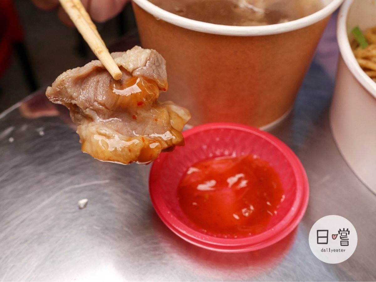 中壢人激推「夜市炒羊肉」!獨門祕方「花生豆瓣醬」鹹香唰嘴,必加半熟炸蛋 中壢人激推「夜市炒羊肉」!獨門祕方「花生豆瓣醬」鹹香唰嘴,必加半熟炸蛋