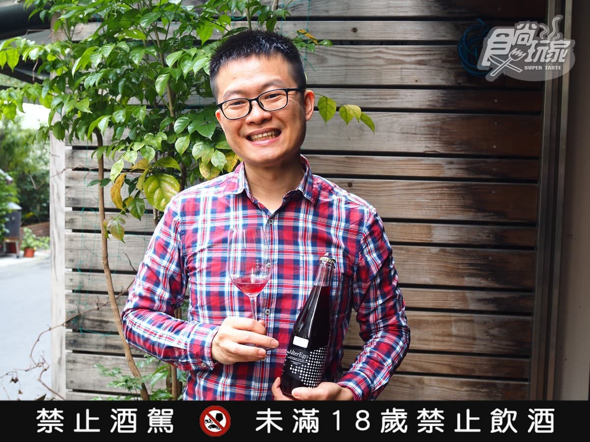 巨峰葡萄也能釀酒！米其林侍酒師的台灣葡萄夢，釀成繽紛夢幻氣泡酒