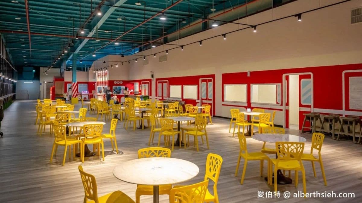 樂園２樓是親子主題餐廳，提供餐點、飲料，部分座位提供免費充電。（圖片來源： 愛伯特吃喝玩樂全記錄）