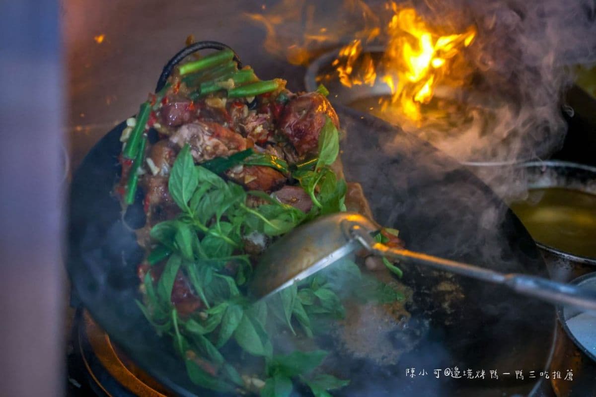 桃園超強烤鴨三吃!1天狂賣200隻上新聞,「功夫鹹酥鴨」先炸後炒醬香唰嘴 桃園超強烤鴨三吃!1天狂賣200隻上新聞,「功夫鹹酥鴨」先炸後炒醬香唰嘴