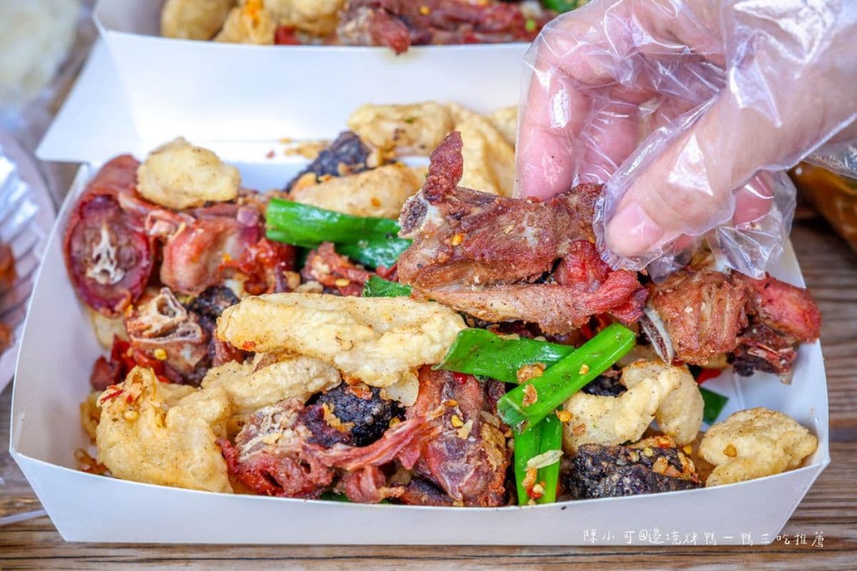 桃園超強烤鴨三吃!1天狂賣200隻上新聞,「功夫鹹酥鴨」先炸後炒醬香唰嘴 桃園超強烤鴨三吃!1天狂賣200隻上新聞,「功夫鹹酥鴨」先炸後炒醬香唰嘴