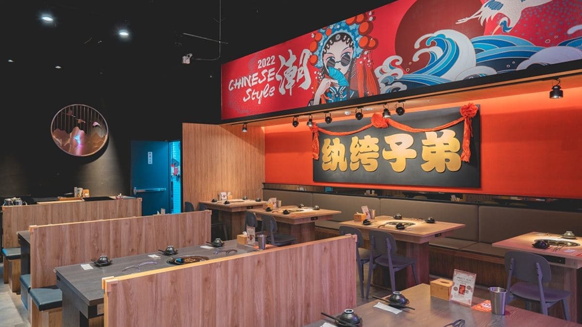 用餐空間分為開放式座位與半開放式座位。（圖片來源：如兒的悠閒食光）