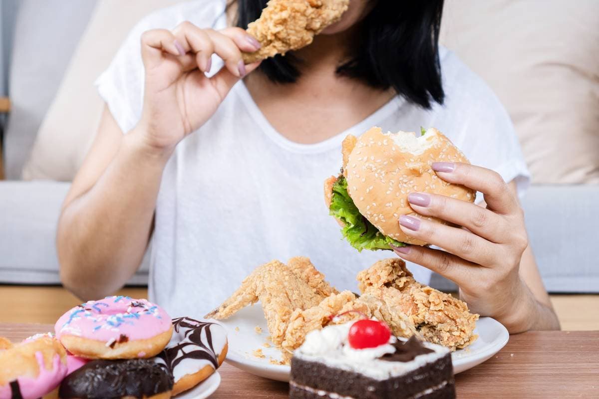週一上班好心累特愛吃甜食？精神科醫師曝：小心恐上癮還會愈吃愈憂鬱