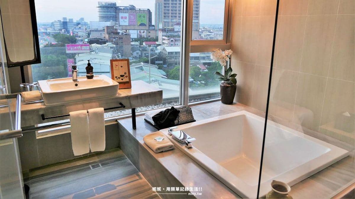 浴缸就算２個人進去都不會覺得擁擠。（圖片來源：妮妮˙ˇ˙用類單記錄生活!!）
