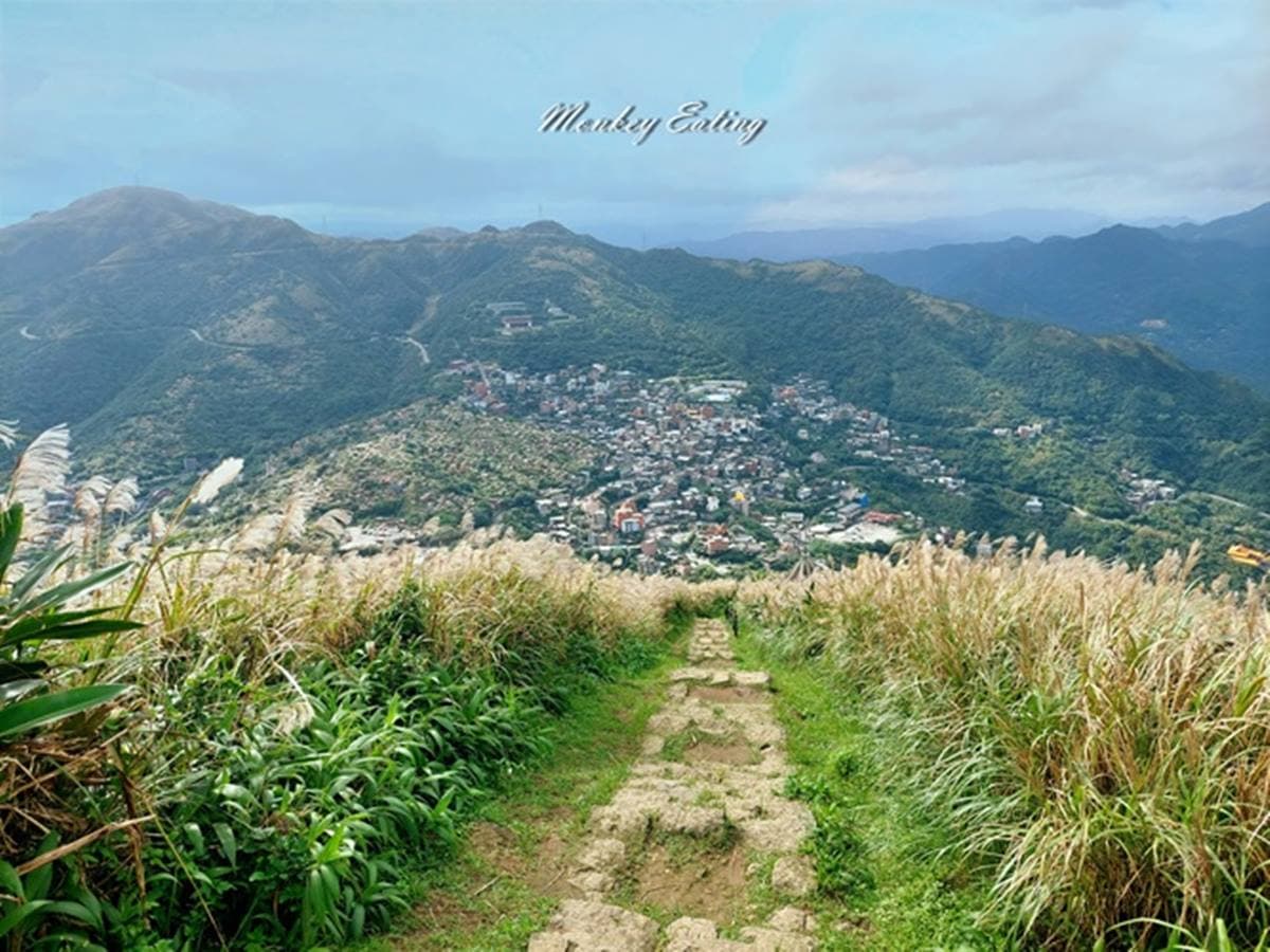 30分鐘輕鬆攻頂！新北小百岳登頂賞無敵海景、基隆嶼，晚上美拍九份山城夜景