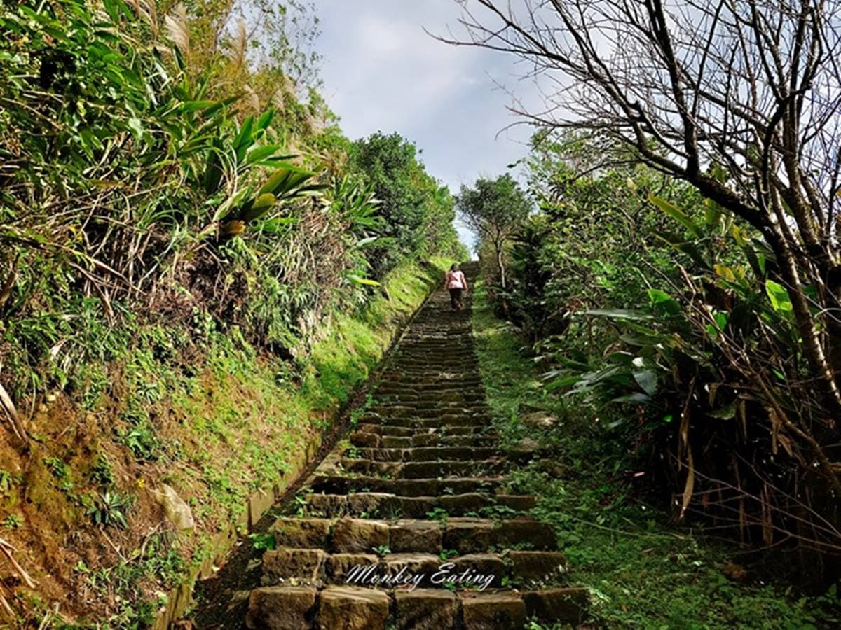 30分鐘輕鬆攻頂！新北小百岳登頂賞無敵海景、基隆嶼，晚上美拍九份山城夜景