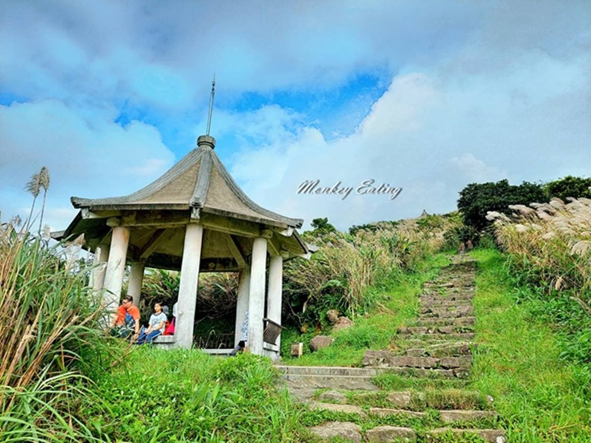 30分鐘輕鬆攻頂！新北小百岳登頂賞無敵海景、基隆嶼，晚上美拍九份山城夜景