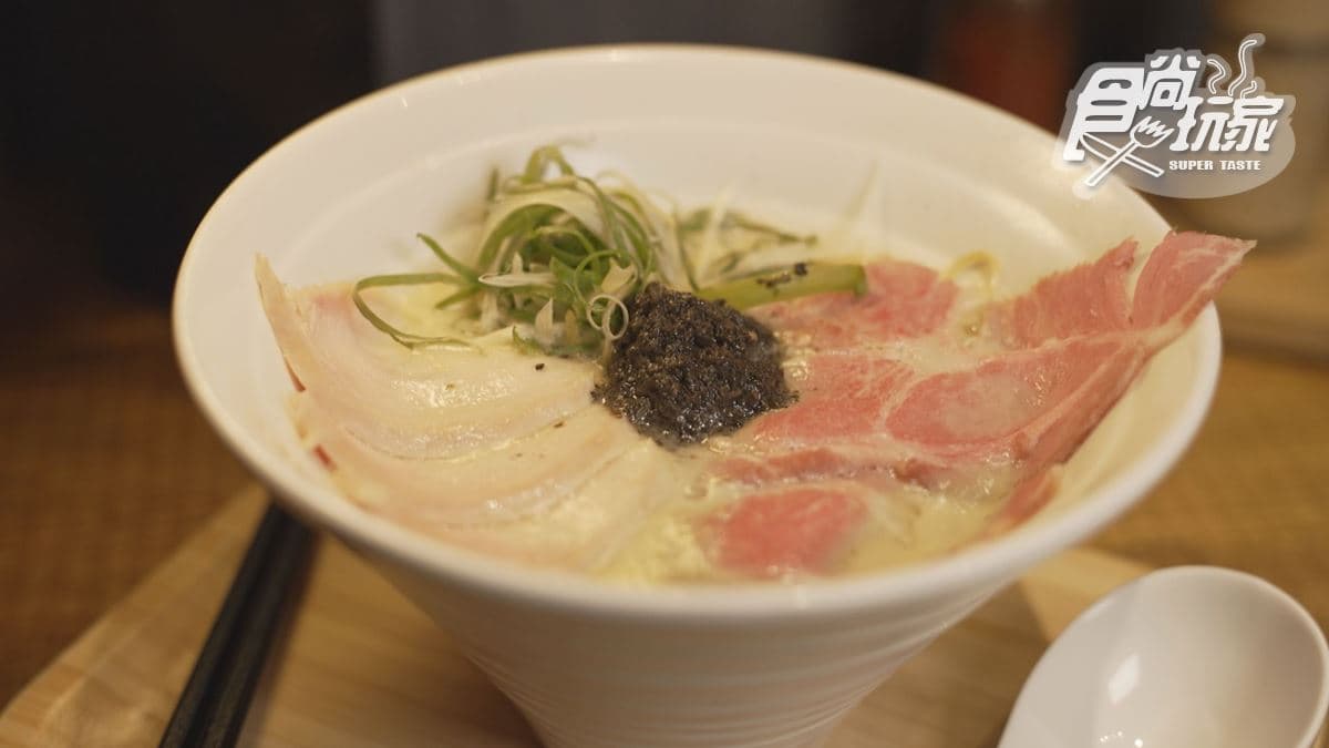 「松露雞白湯拉麵」湯頭走厚實路線，還有松露讓整體口感更加分。