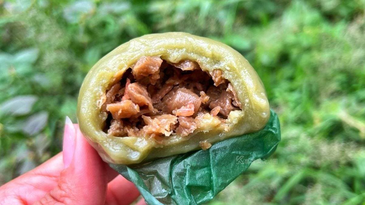 「草仔粿」內餡滿多菜脯，外皮也不會太厚，整體還算不錯。（圖片來源：高雄美食地圖）