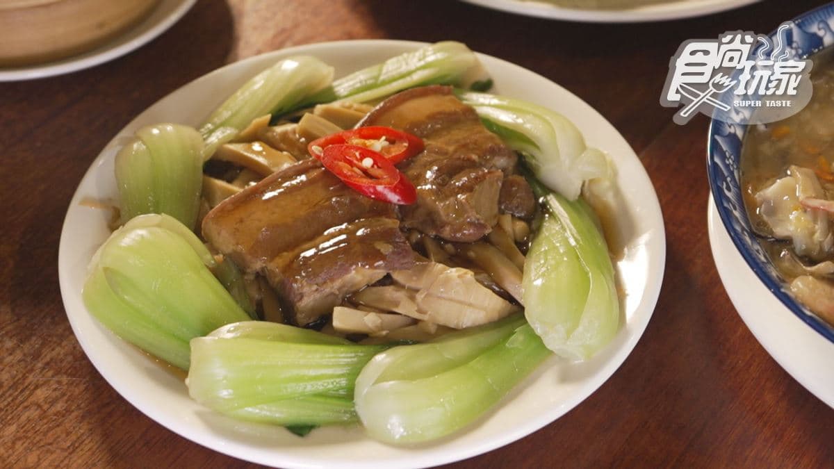 「控肉滷復興筍絲」的豬油十分香甜，可說是白飯殺手。