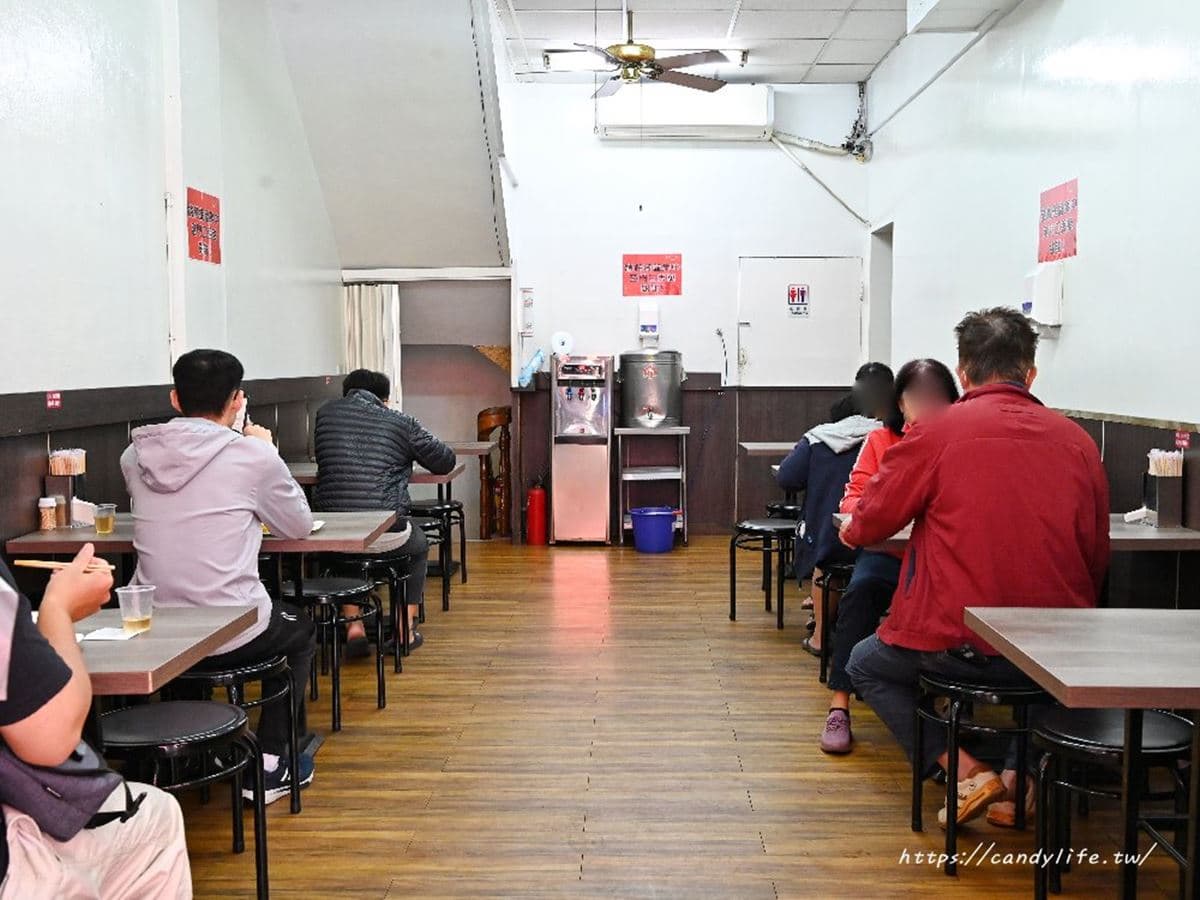 台中排隊「正宗港式燒臘」！隱藏版「銷魂燒鵝」想吃看運氣，脆皮燒鴨也必點