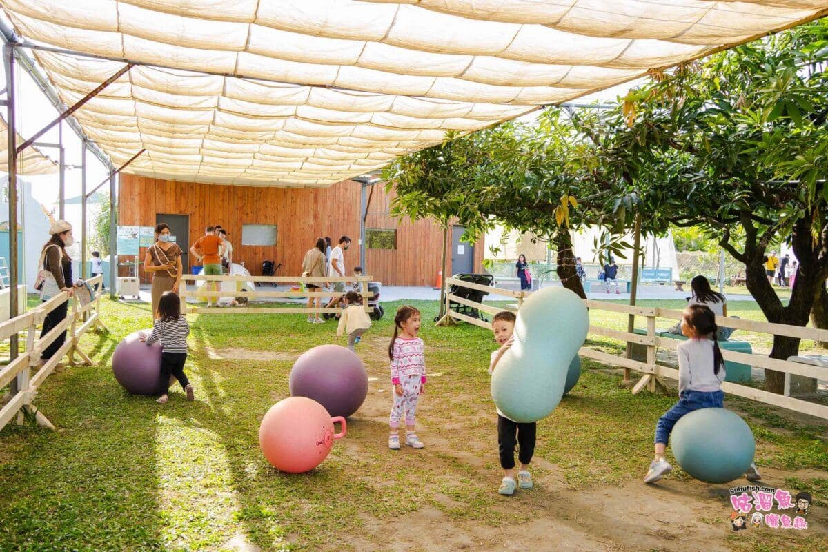 ４歲以下免門票！高雄「親子牧場」150元玩整天，還能化身小獸醫幫小羊聽診
